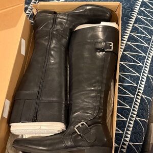 Nine West - vasookie (worn once) - puppy ate box